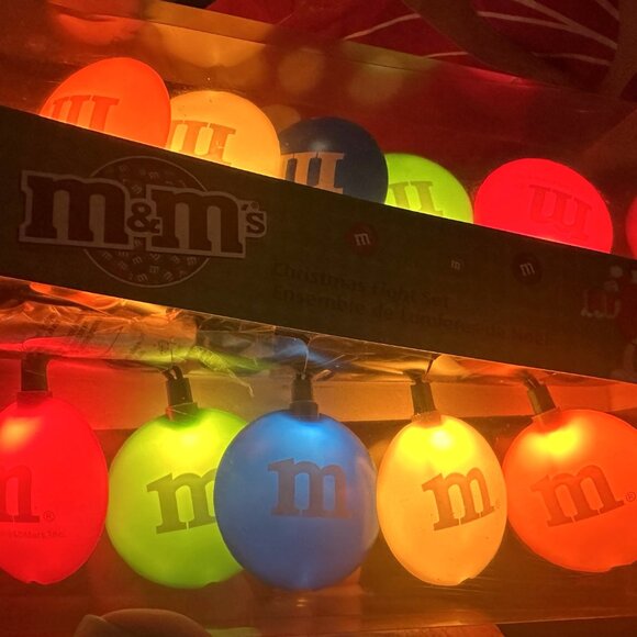 Brand New Kurt Adler M&M Indoor/Outdoor Christmas 10 Bulb String Light Set - Picture 2 of 4